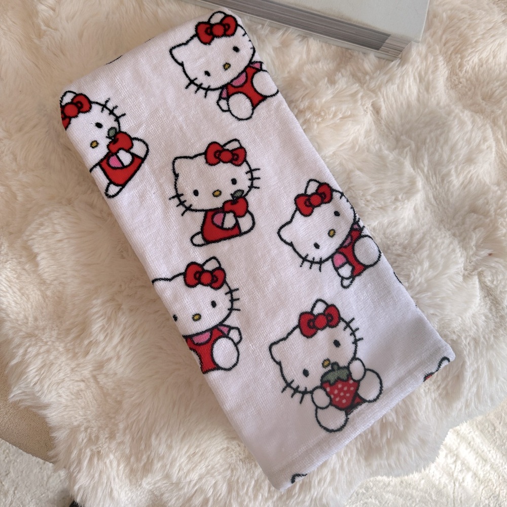 NEW hello kitty hand towels